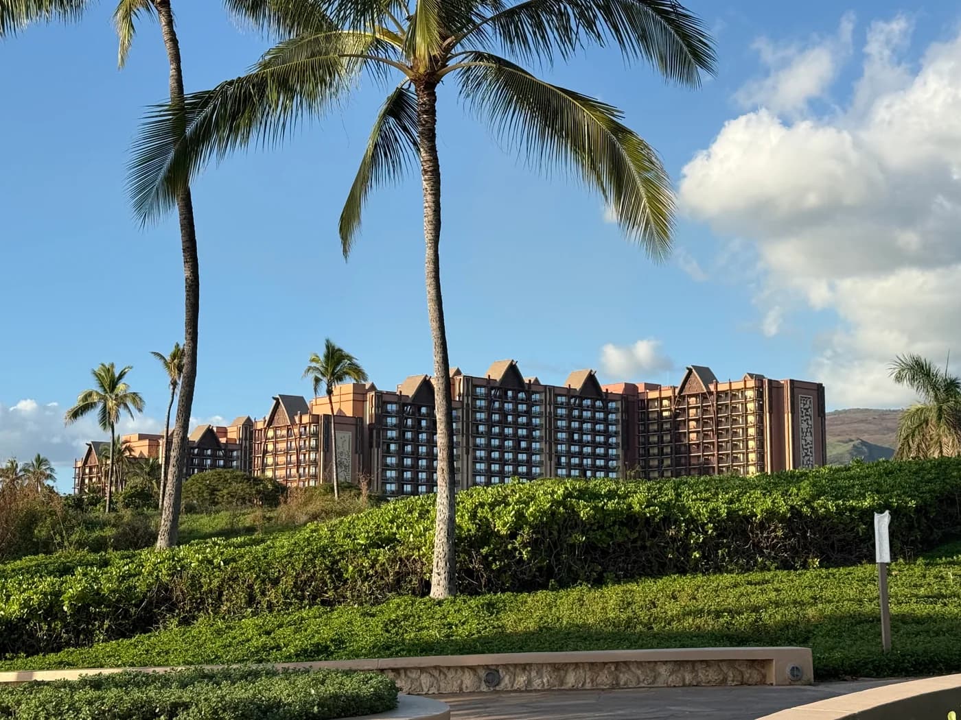 Palm trees and the Aulani resort in Ko Olina, Hawaiʻi